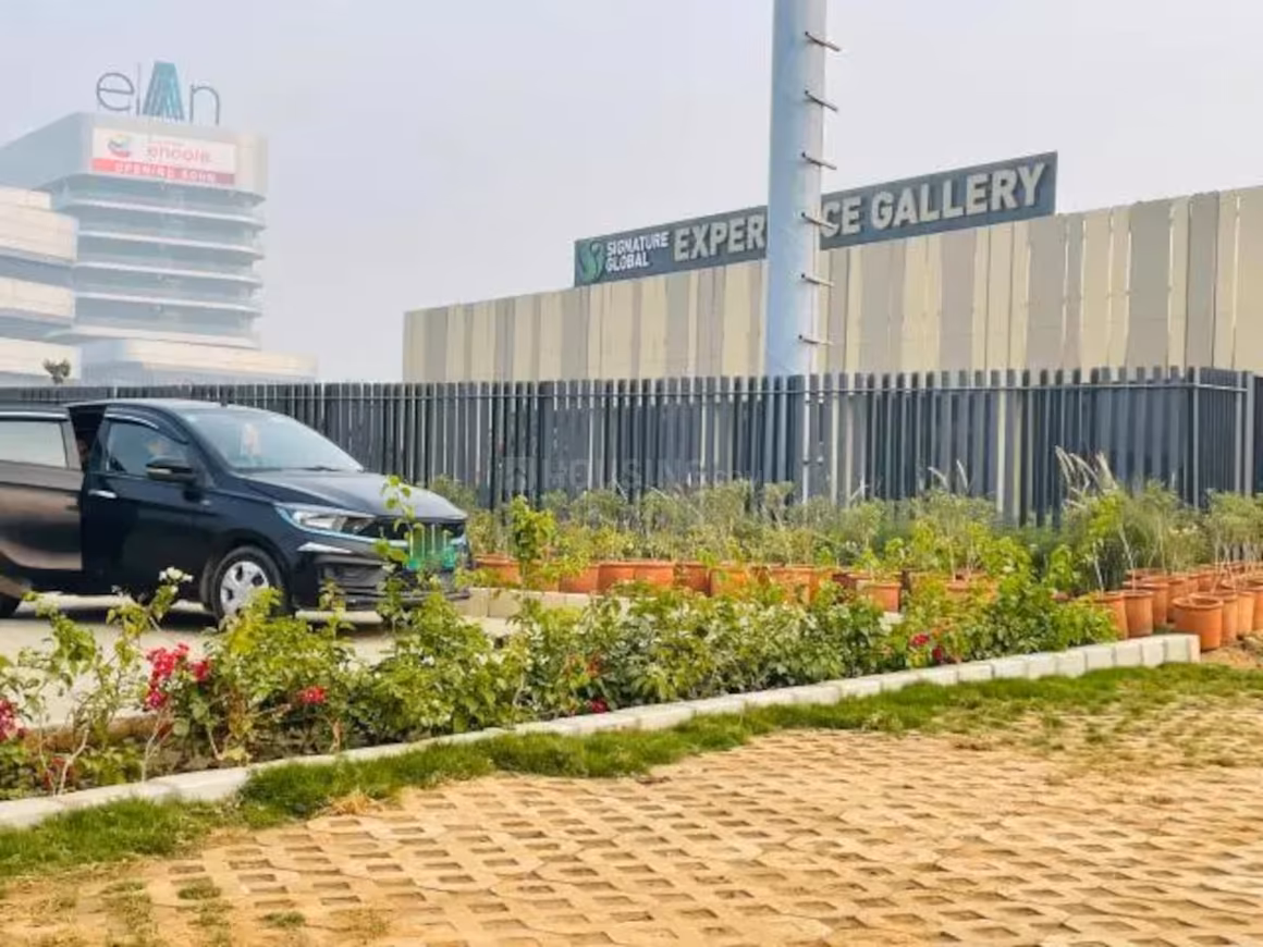 Signature Global Twin Tower DXP - Image 23