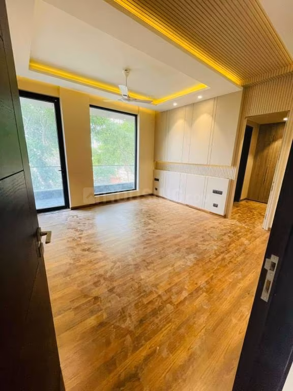 Paramount Luxury Floors Sector 57 - Image 4