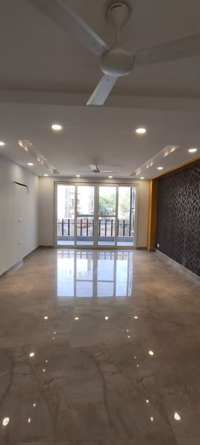 Paramount Luxury Floors Sector 57 - Image 9