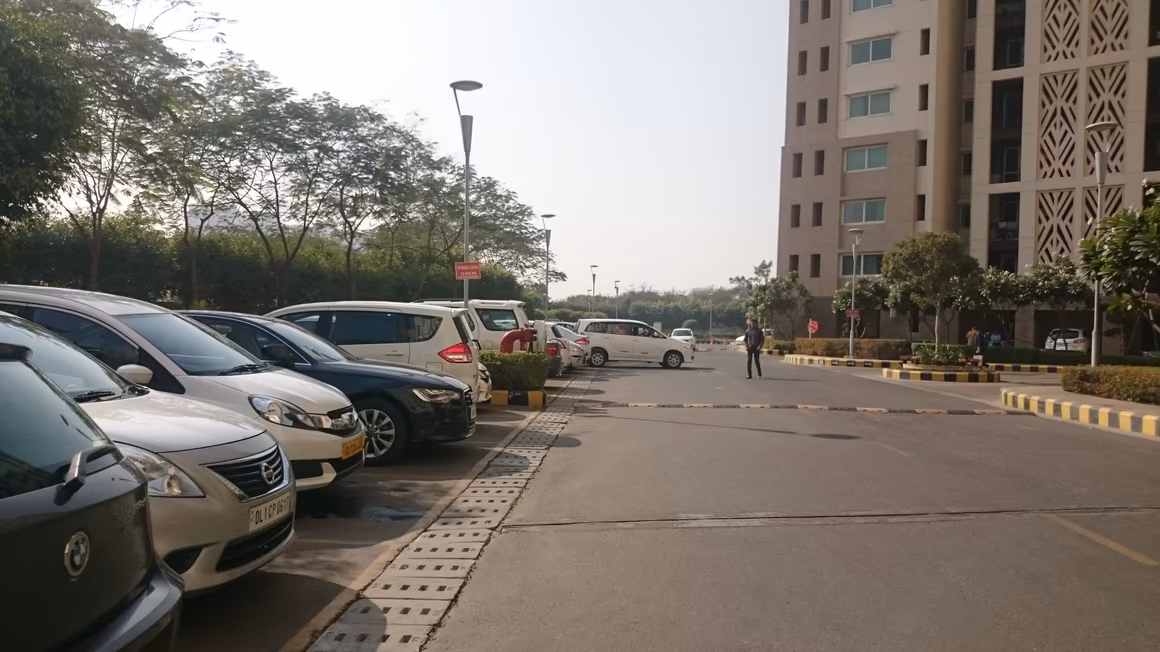 DLF Park Place - Image 43
