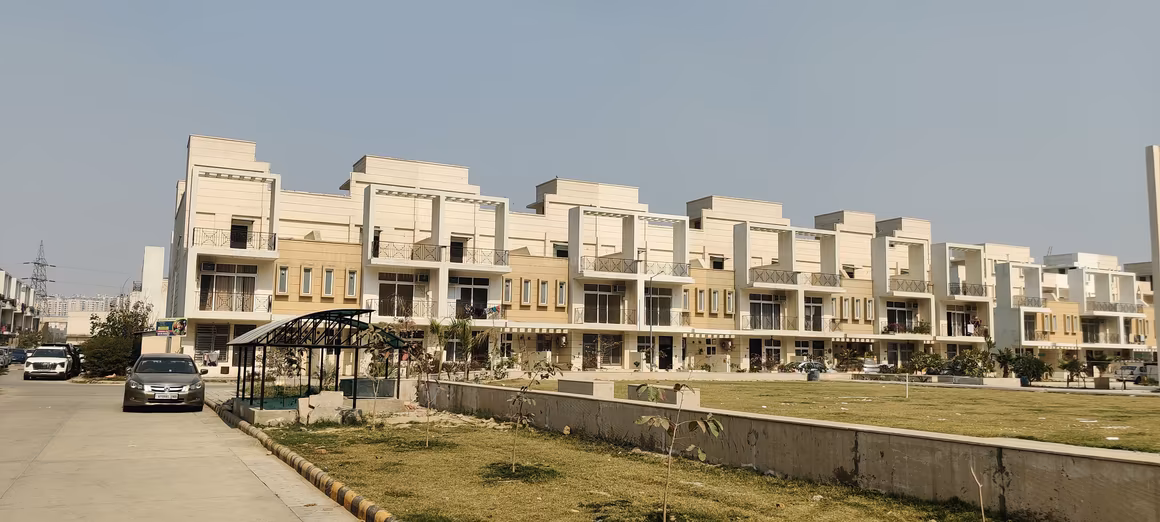 Amrapali Dream Valley - Image 1