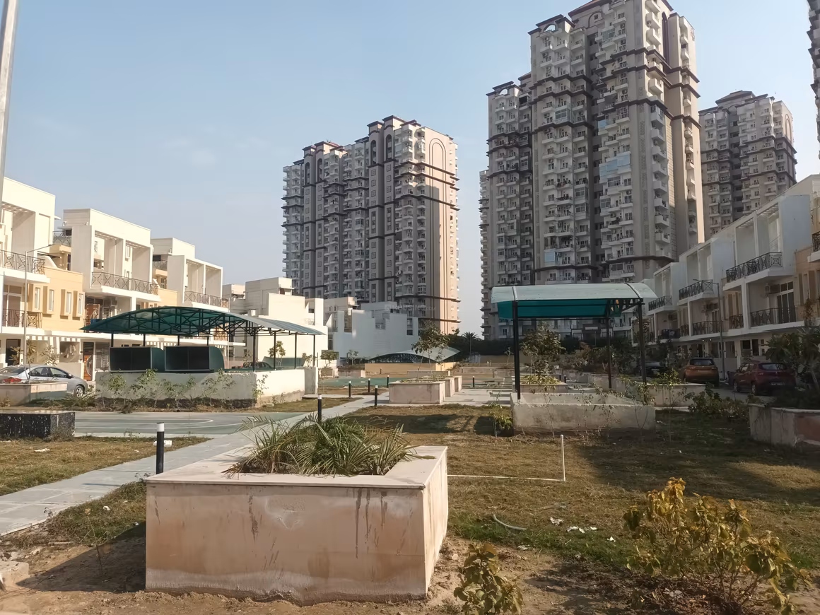 Amrapali Dream Valley - Image 35