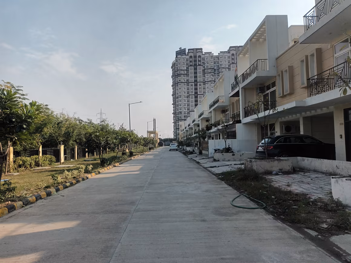 Amrapali Dream Valley - Image 39