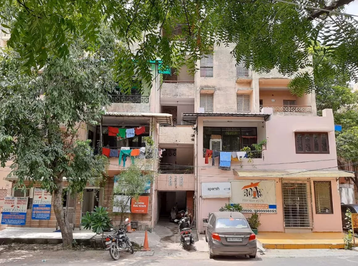 DDA Akshardham Apartments - Image 1
