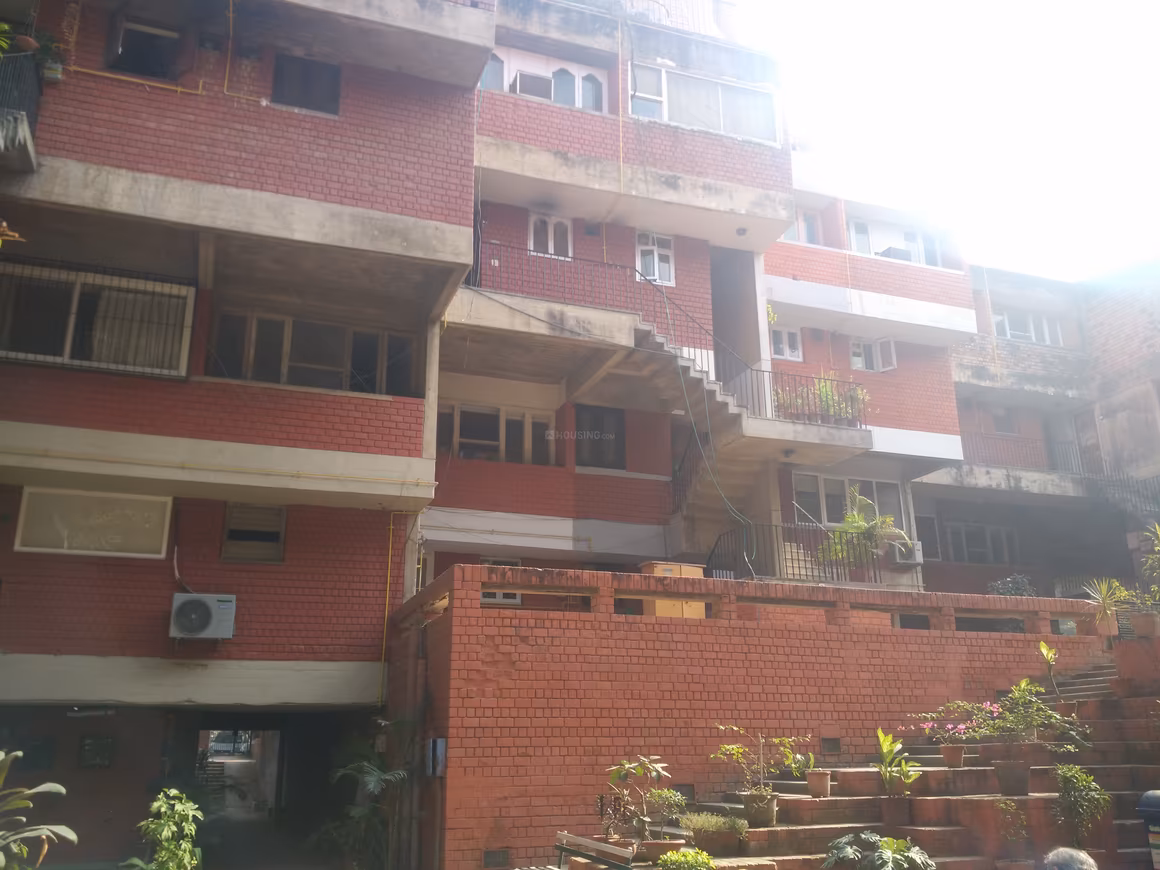 DDA Tara Apartments - Image 4