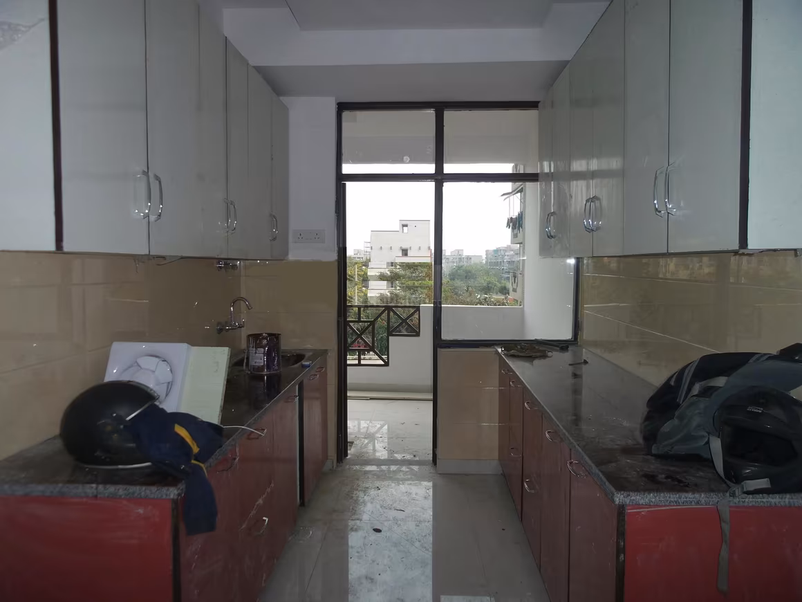 CGHS Everest Apartment - Image 2
