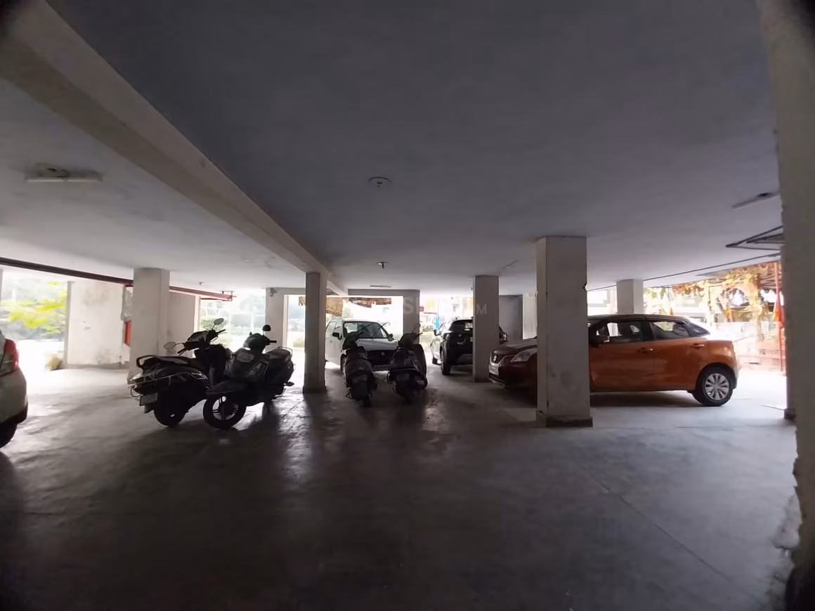 CGHS Everest Apartment - Image 14