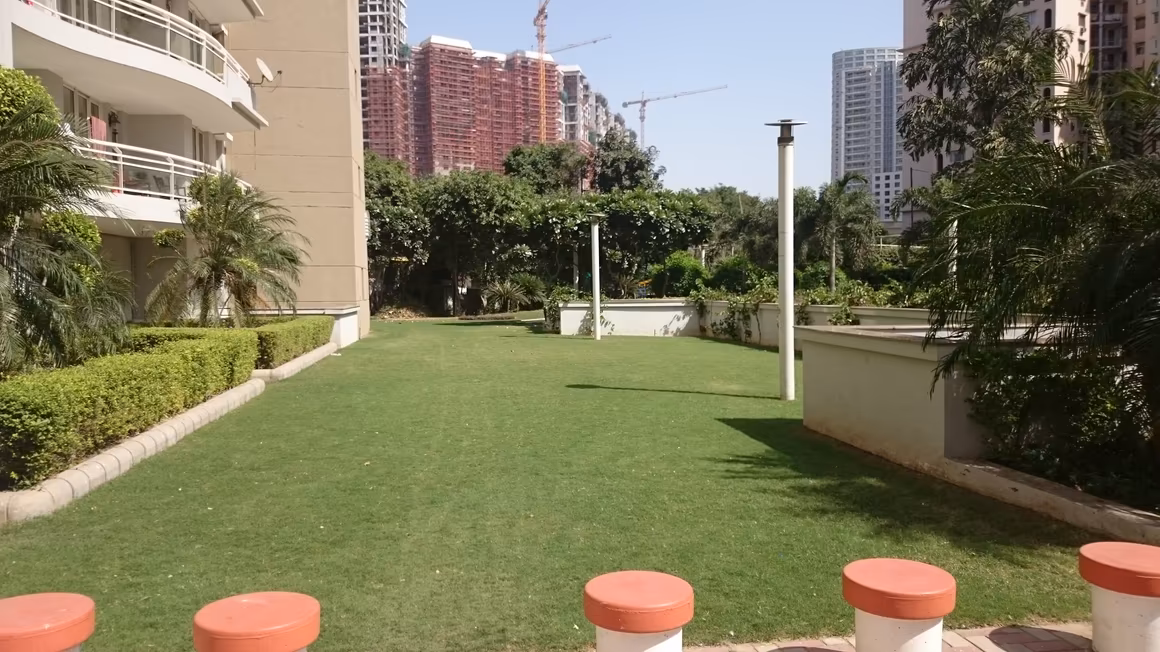 DLF Royalton Towers - Image 8