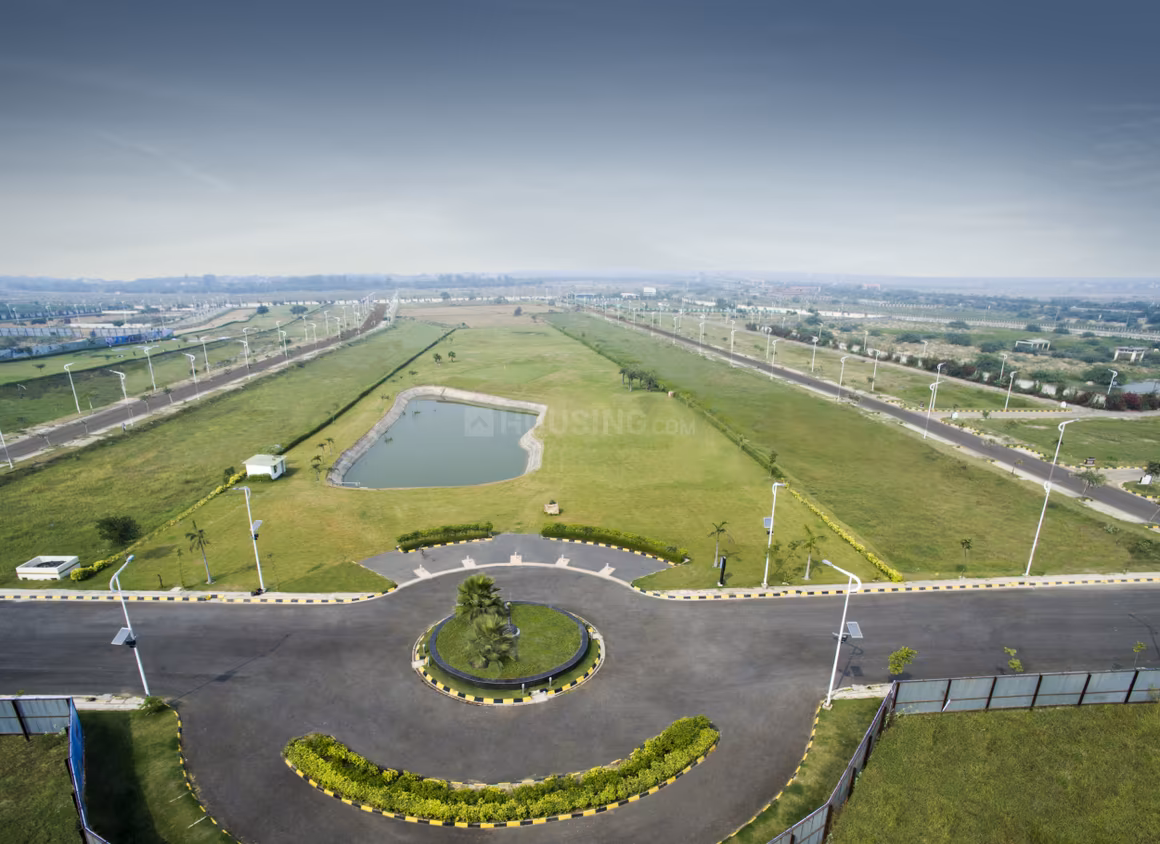 Greenbay Golf Village - Image 10