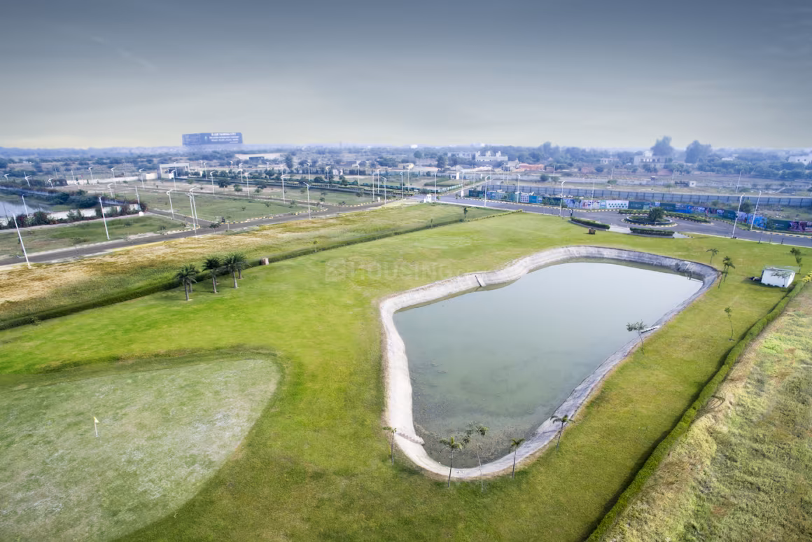 Greenbay Golf Village - Image 14