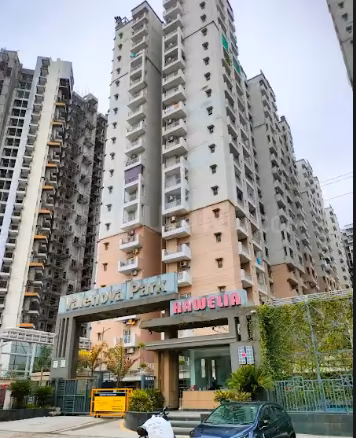 Hawelia Valenova Park - Image 4