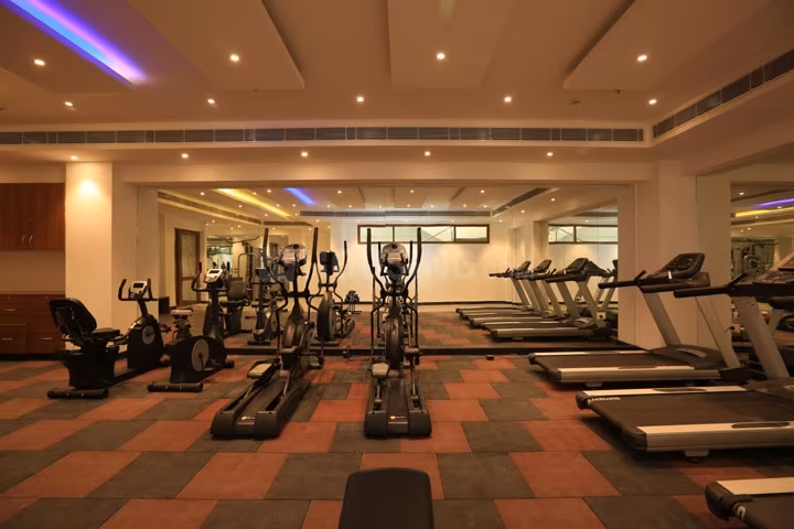 Oxford Square - Image 12
