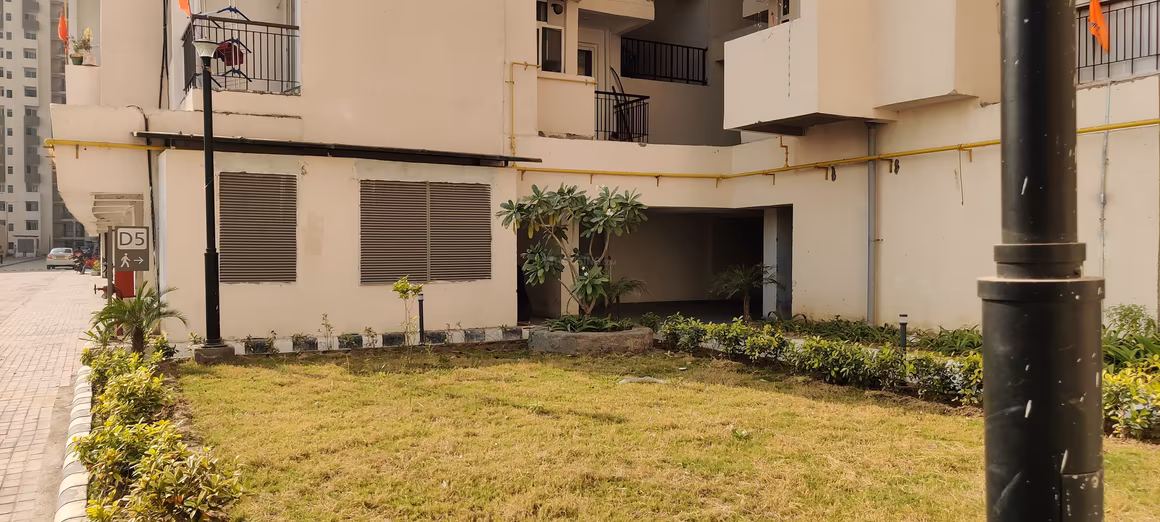 Amrapali Riverview - Image 14