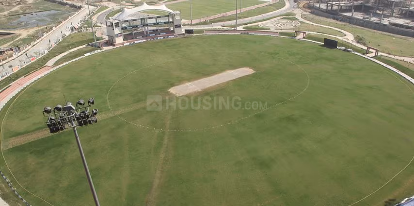 Gaur City 4th Avenue - Image 7