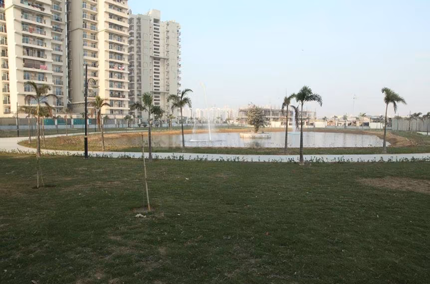 Gaur City 4th Avenue - Image 10