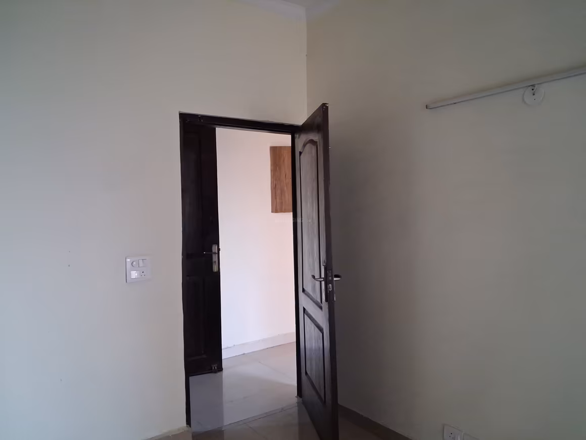Amrapali Sapphire - Image 6