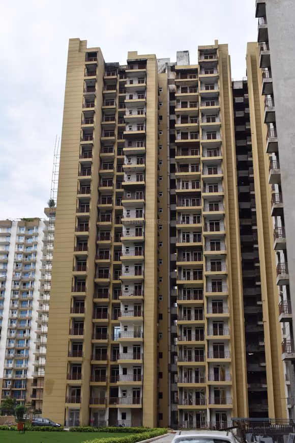 Aims Green Avenue - Image 1