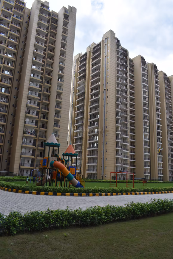 Aims Green Avenue - Image 3
