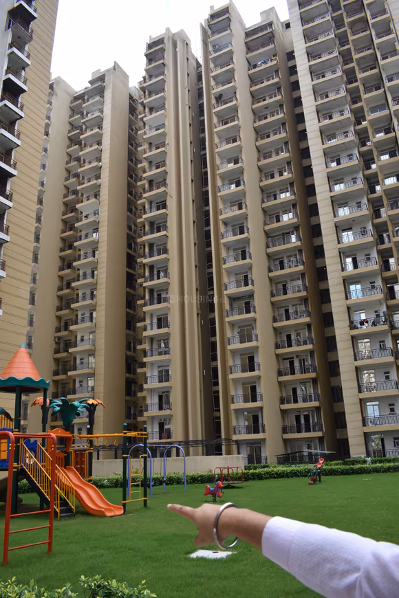 Aims Green Avenue - Image 21