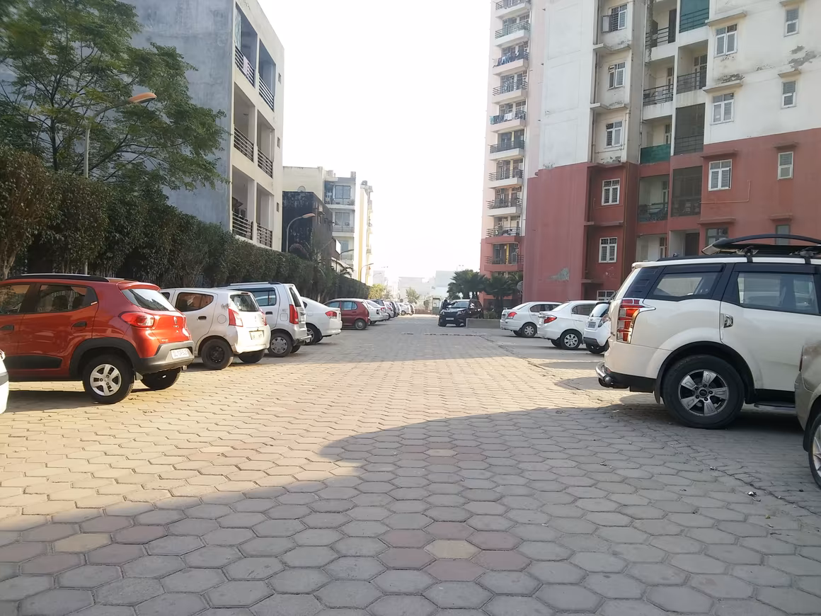 Gaurs Homes Elegante - Image 5