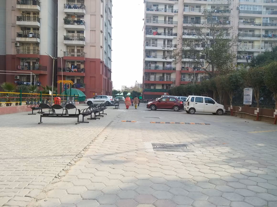 Gaurs Homes Elegante - Image 8