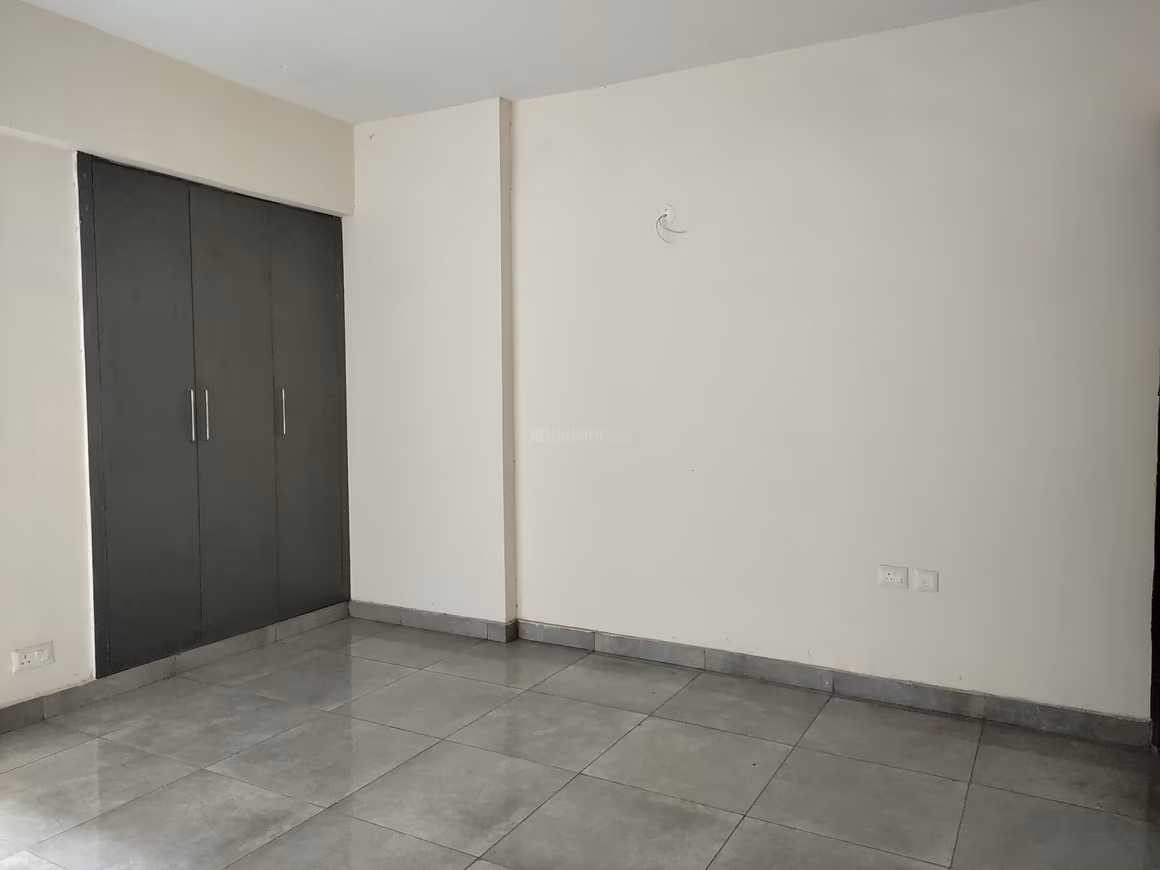 Saya Gold Avenue - Image 11