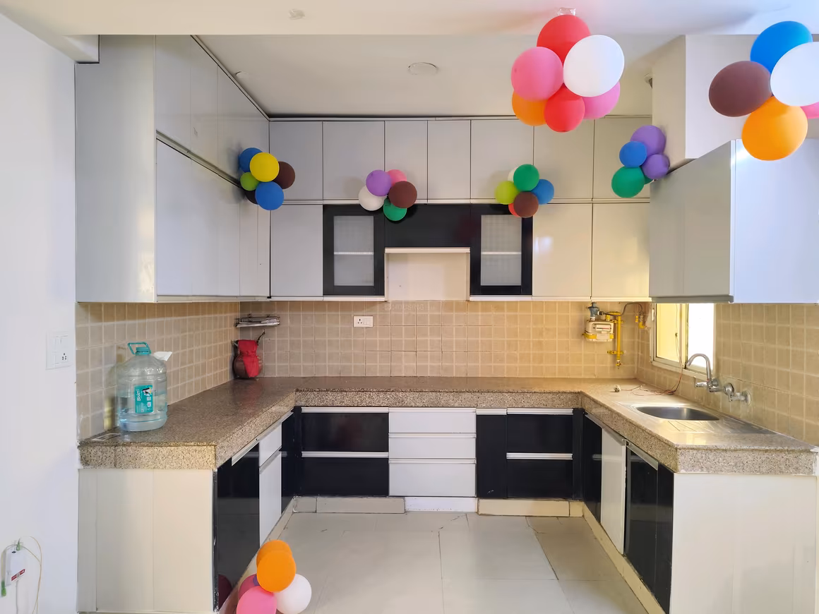 Supertech Czar Suites - Image 18