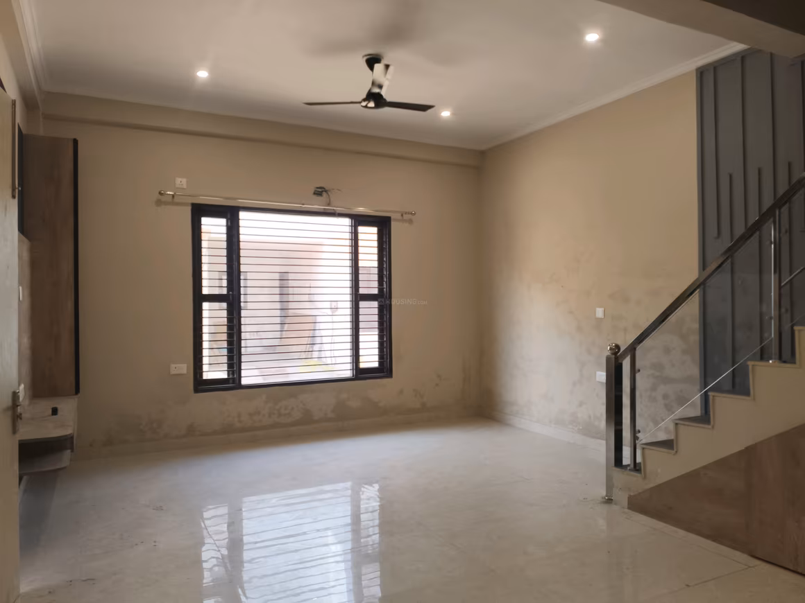 Kingson Green Villa 2 - Image 4