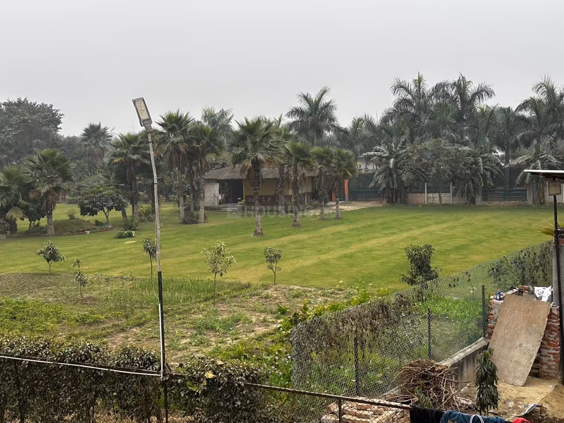 Vats Green Beauty Farm House - Image 1